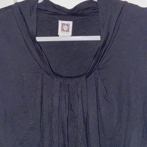 3/4 sleeve black t-shirt with gathered front